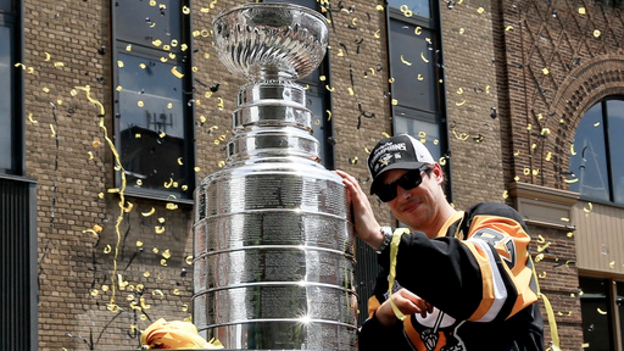 400,000 fans greet Pittsburgh Penguins at Stanley Cup parade